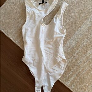 Forever 21 Cream Sleeveless Top
